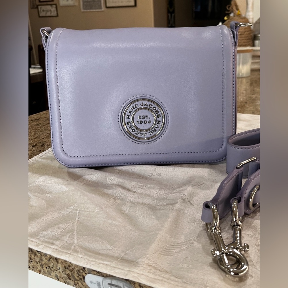 🔥🔥Marc Jacobs Lavender Full Flap Leather Logo Crossbody (Like New) Paid $450🔥🔥